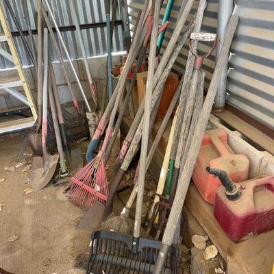 Sale Photo Thumbnail #182: Garden tools 
