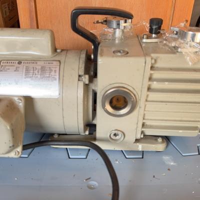 General Electric Leybold Heraeus Trivac Pump 