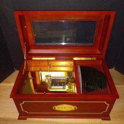 Vintage 1999 Mr. Music Holiday Music Box with 16 Discs - Reddish Wood - 15" x 9½" x 9" - Tested, It Works