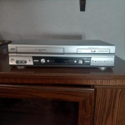 JVC HR-XVC25U DVD/CD/VHS Player/VCR Combo - With Manual