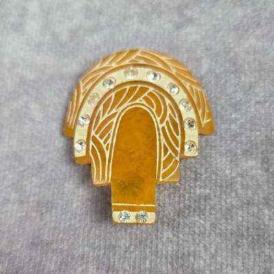Deco brooch