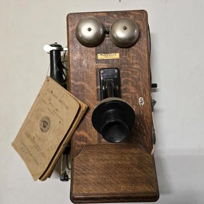 antique crank telephone