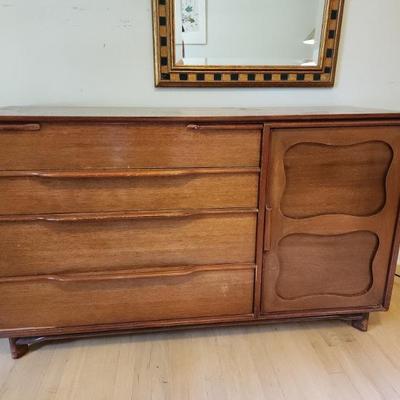 Hickory Mfg dresser