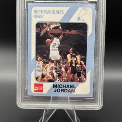 Sale Photo Thumbnail #19: Michael Jordan Graded Basketball Card Chicago Bulls Die-Cut Card - Gem Mint 10
