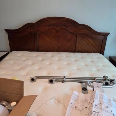 King size bed 