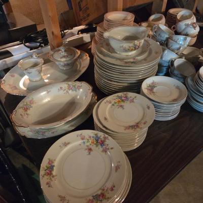 Set of dishes