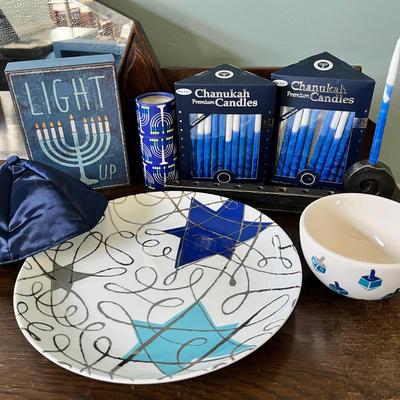 Hanukkah Judaica Holiday Décor Lot with Menorah Plate & Candles
