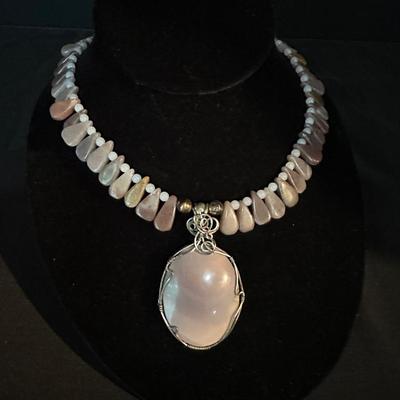 White Fir Springs Thunderegg Pendant Necklace (30x40mm)