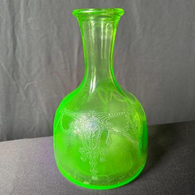 Vintage Anchor Hocking Uranium Glass Cameo Decanter  