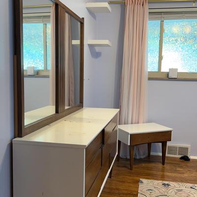 Kroehler Mid Century Modern Low Dresser With Mirror And Nightstand