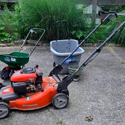 Husqvarna HU 675AWD, 2 Lawn Spreaders, 15 Gal Multi-purpose Cart