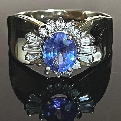 14K Yellow Gold Tanzanite 16 Diamond Ring