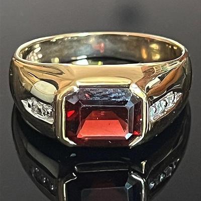 14K Yellow Gold Garnet 4 Diamond Ring
