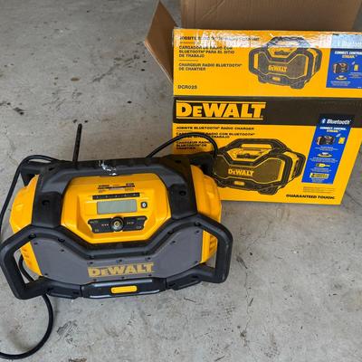 DeWalt DCR025 Jobsite Bluetooth Radio Charger