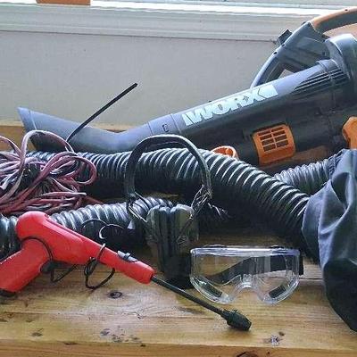 Worx Leaf Blower With Collection Bag, Hose, Safety Gear & Extension Cord – Untested
