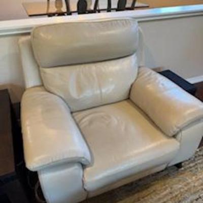Motorized recliner with USB