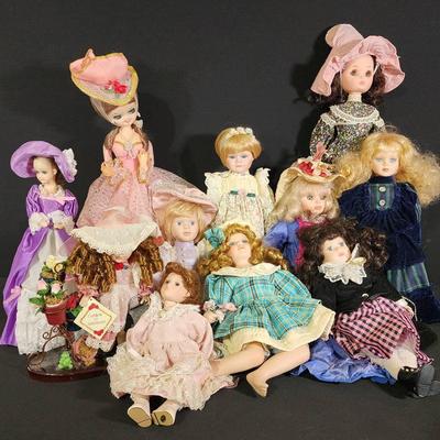  **Charming Vintage Porcelain Doll – Collector’s Delight!** **Big-Eyed Beauty • Southern Belle 