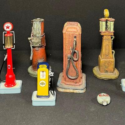 Danbury Mint & Resin Vintage Gas Pump Collectibles – 1:24 Scale – Includes Booklets & Certificates