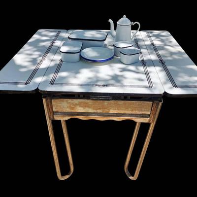 Charming Vintage Enamelware Collection + 1950s Farmhouse Enamel Kitchen Table – Country Cottage Style