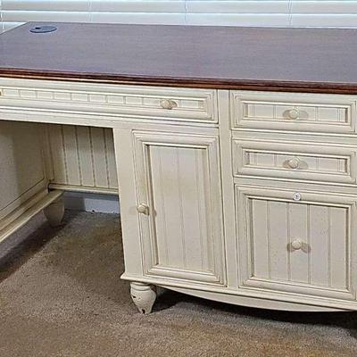 Knee-Pocket Computer Desk