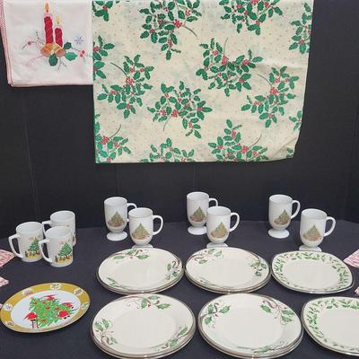  Lenox Holiday Nouveau Plates + (1132)
