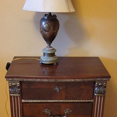 Biltrite Nightstand w/ Lamp (1127) 
