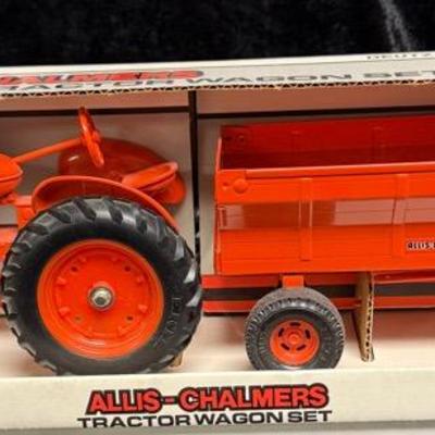 1/16 Ertl Farm Toy Allis Chalmers WD-45 Tractor & Flarebox Wagon Set