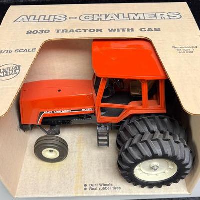 Ertl 1982 RENO Collectors Edition Allis-Chalmers 8030 Duals Diecast 1/16 Tractor
