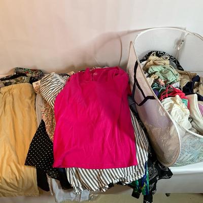 Variety Of Mix of Women’s Clothing – Variety of Styles and Sizes XL-2XL