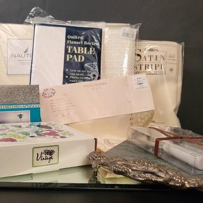 Dining & Hosting Assortment – Linens, Decor, and Serveware
