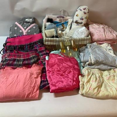Women’s Sleepwear & Intimates Bundle with Estée Lauder Fragrance Set Sizes in Description