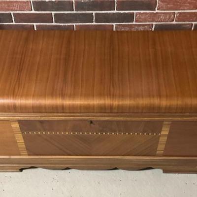 Cedar-Lined Hope Chest with Lift-Top Tray