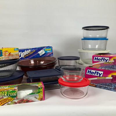 Extensive Kitchen Storage & Bakeware