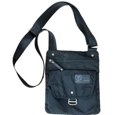 TUMI/essential Gear