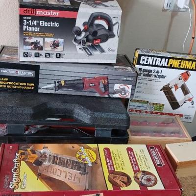 Huge Lot Of Power Tools And Router Bits And Accessories 