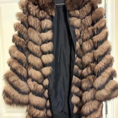 Real Fox Fur Coat, Fur Origin: Finland, Full Skin, Dyed Color, Medium Size, Fabric 100% Silk 