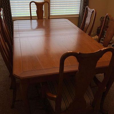 Dining Room Table with 2 Leaves, 6 Chairs, and Protective Pads – Classic Style and Function