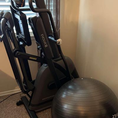Horizon Fitness Evolve 5 Elliptical & Trideer Exercise Ball