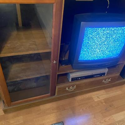Panasonic Tube TV, Cd/Dvd Player And Entertainment Center 