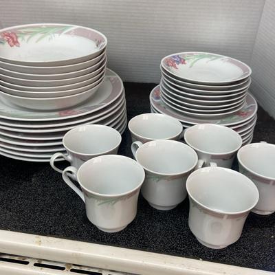 Eight Piece Setting Fine Bone Floral  China Made In China