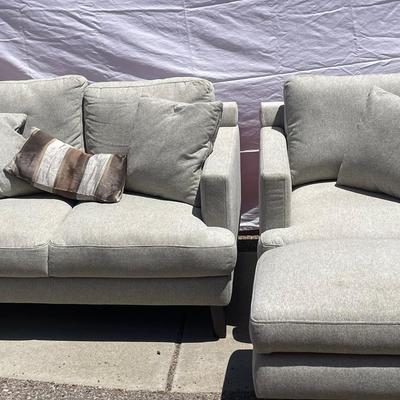 Loveseat Chain & Ottoman Light Grey With Accent Pillows