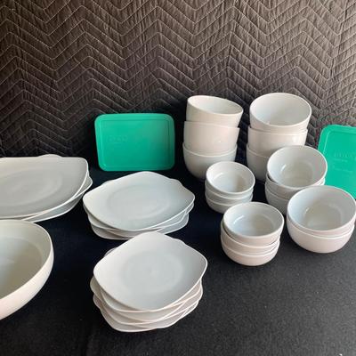 White Elements Dish Set & Pyrex Containers