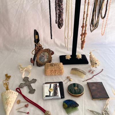 Vintage & Rare Costume Jewelry & Compacts 