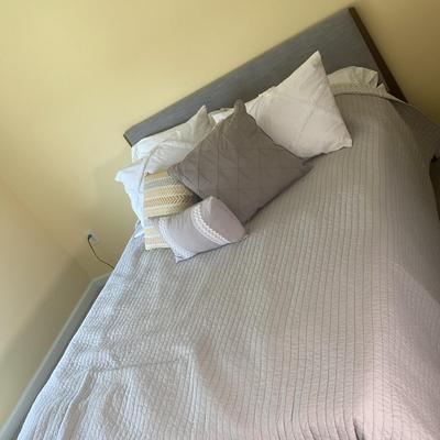 Queen Size Bed 