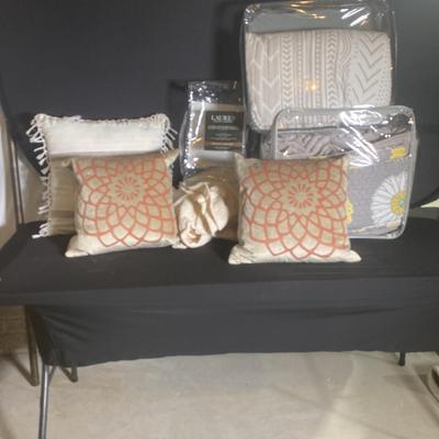 King Comforters & Pillows 