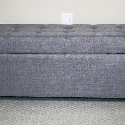 Tufted rectangular storage bench