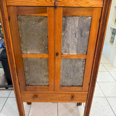 Country pie safe