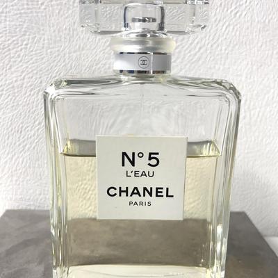 Chanel No 5 L’eau, Eau De Toilette 200ml Spray Bottle, 3/4 full