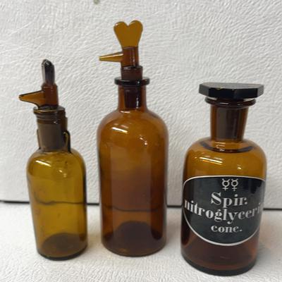 Antique Amber Apothecary Pharmaceutical Glass Bottles With Lids, 3 Pcs
