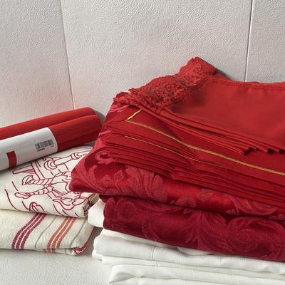 Christmas Red White Table Linen- Tablecloths and Napkins